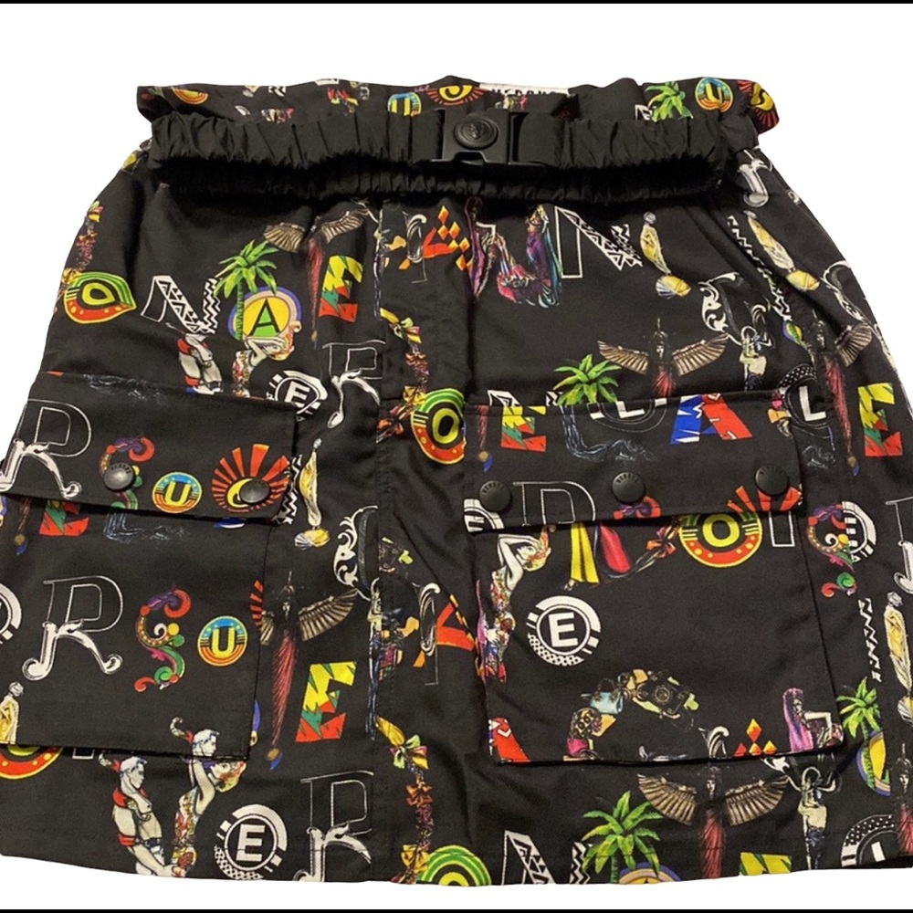 Versace Versus Skirt. Never Used. Size 44, US 12 US. Fun and Easy to wear